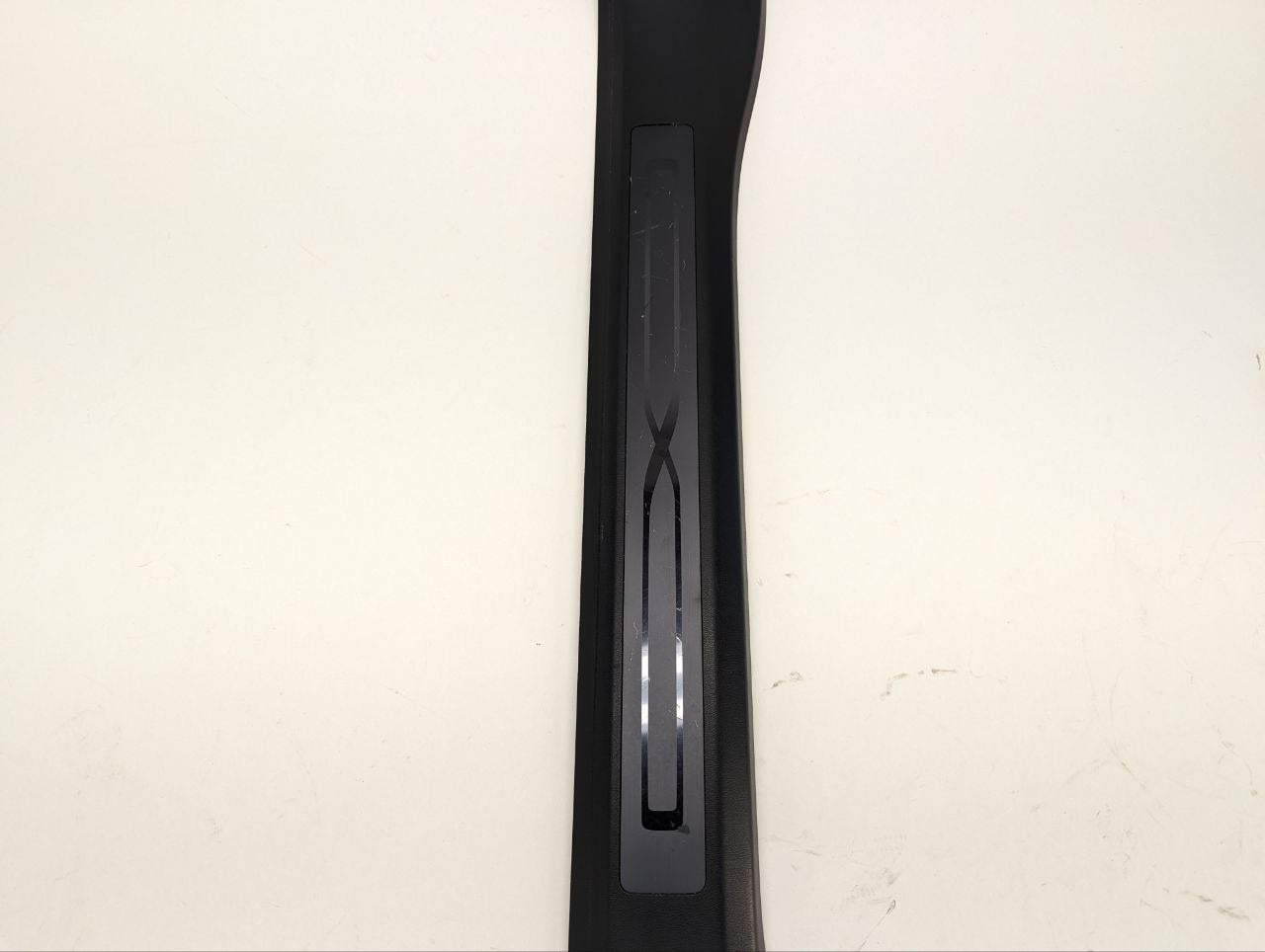 2018 Tesla Model X Front Right Door Sill Trim 1035987-00-G