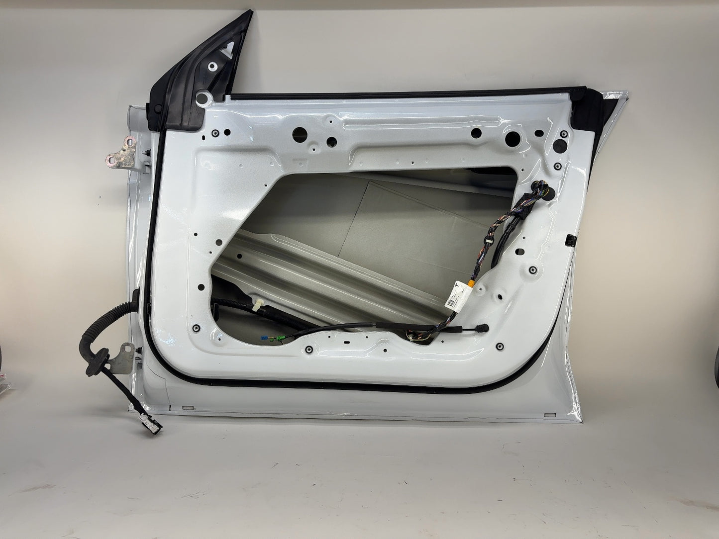 2020-2024 Tesla Model Y Front Right Door Shell 1501462-E0-A