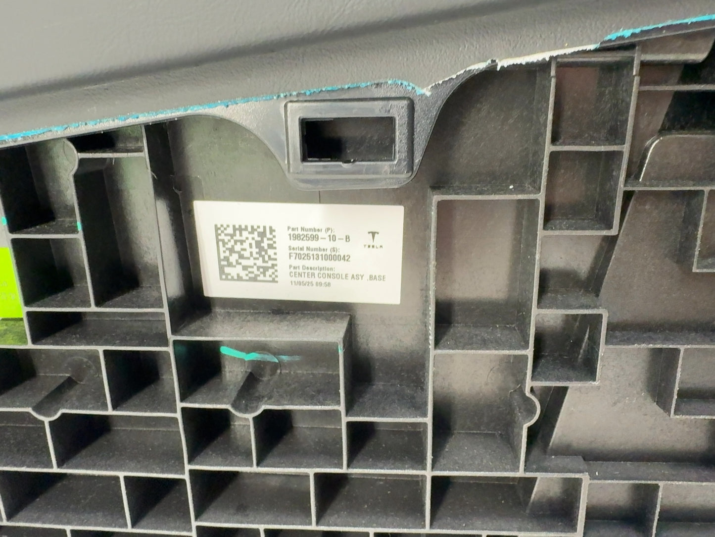 2025 Tesla Model 3 Highland Center Console 1982599-10-B