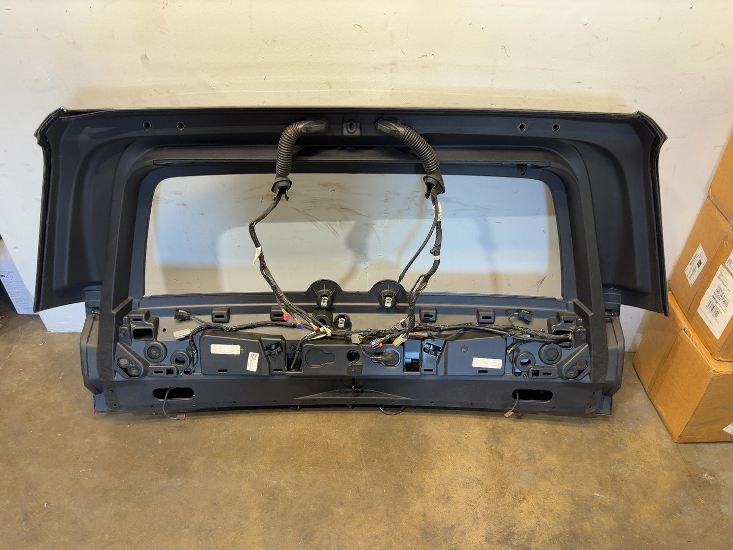 2024 Rivian R1S Upper Liftgate PT00270572-D