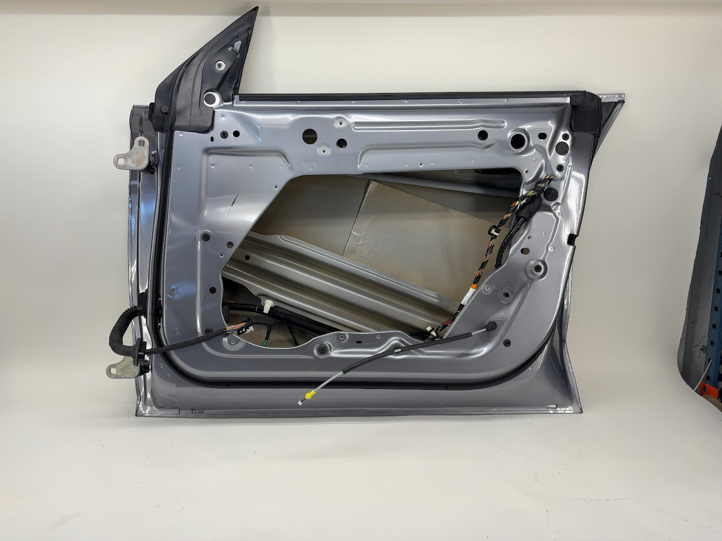 2026 Tesla Model Y Juniper Front Door Right 2035501-E0-A