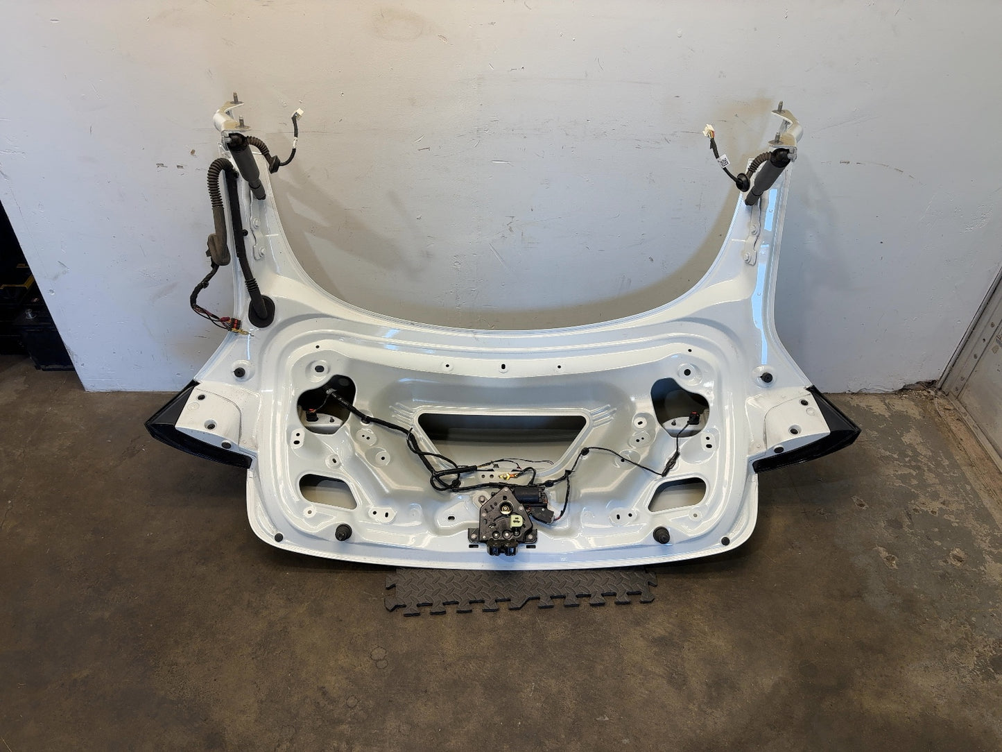 2024-2026 Tesla Model 3 Highland Trunk Lid Assembly 1714928-E0-B