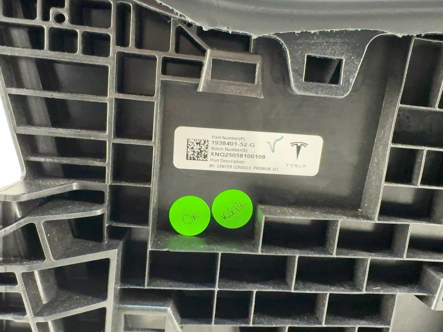 2026 Tesla Model Y Juniper Center Console 1938401-52-G