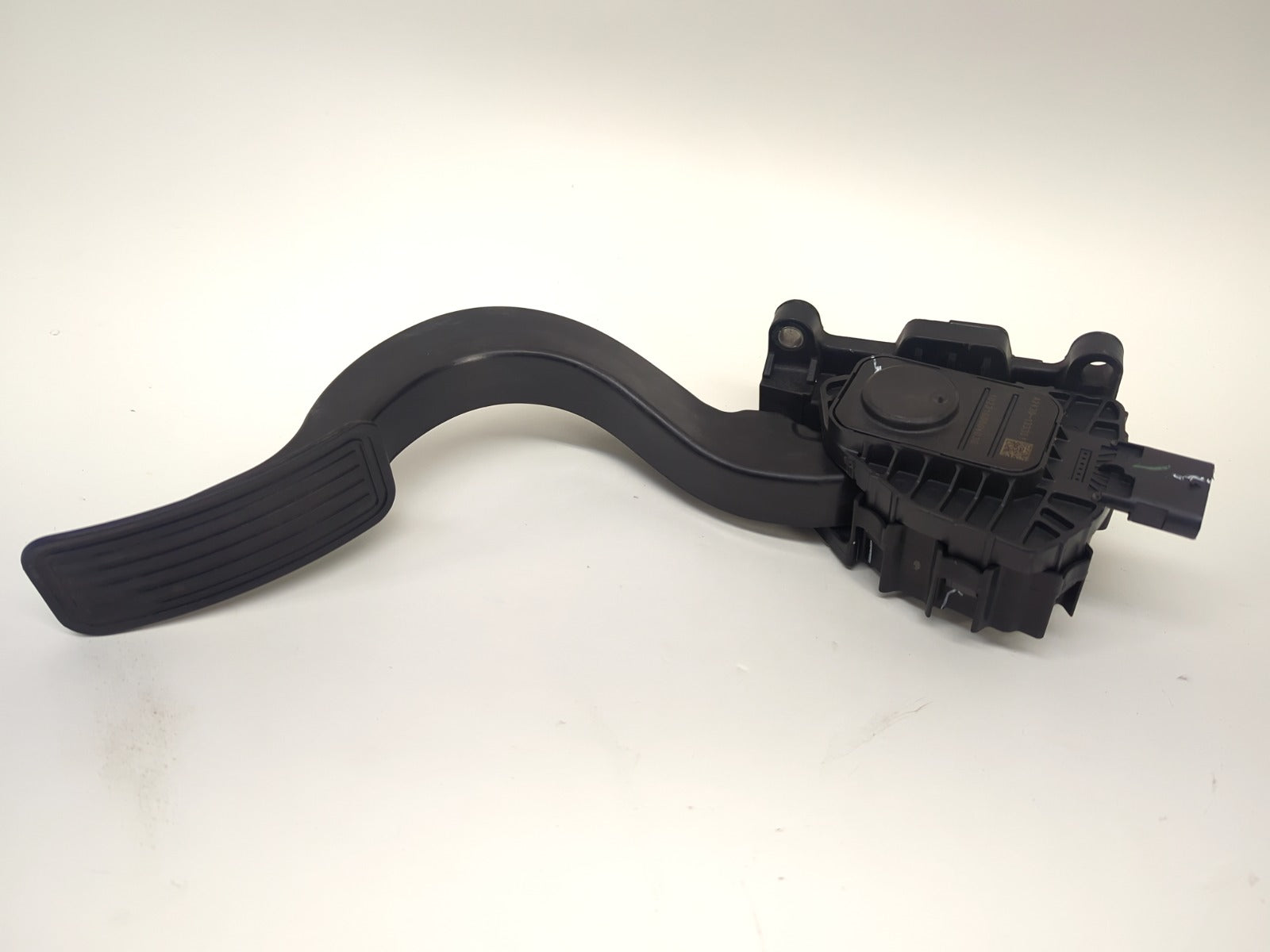 tesla nur ein pedal 2021-2024 Tesla Model Y Accelerator Pedal Base 1188695-00-A – Calimotive Auto Recycling
