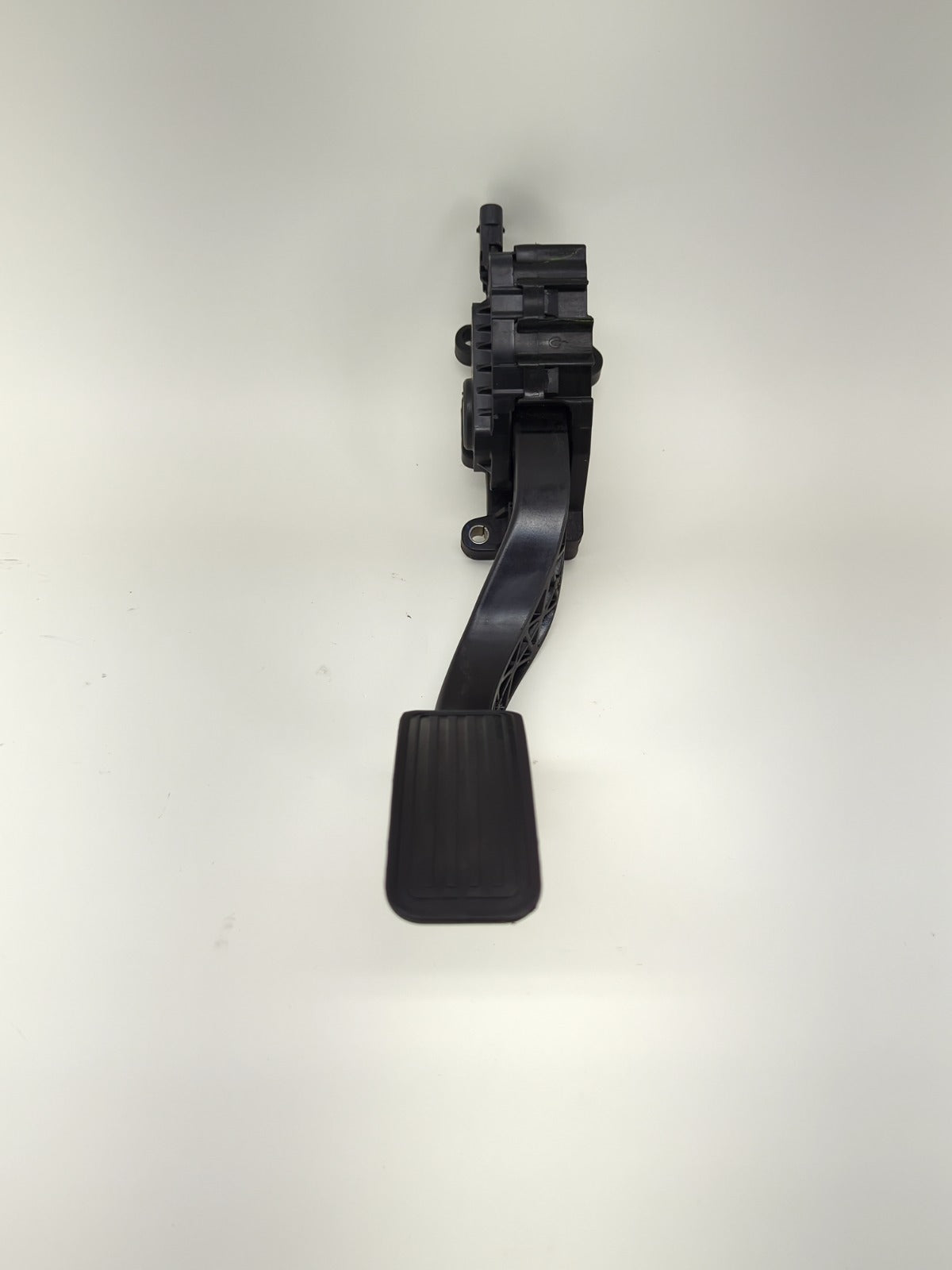tesla nur ein pedal 2023-2025 Tesla Model Y Accelerator Pedal 1188695-01-A – Calimotive Auto Recycling