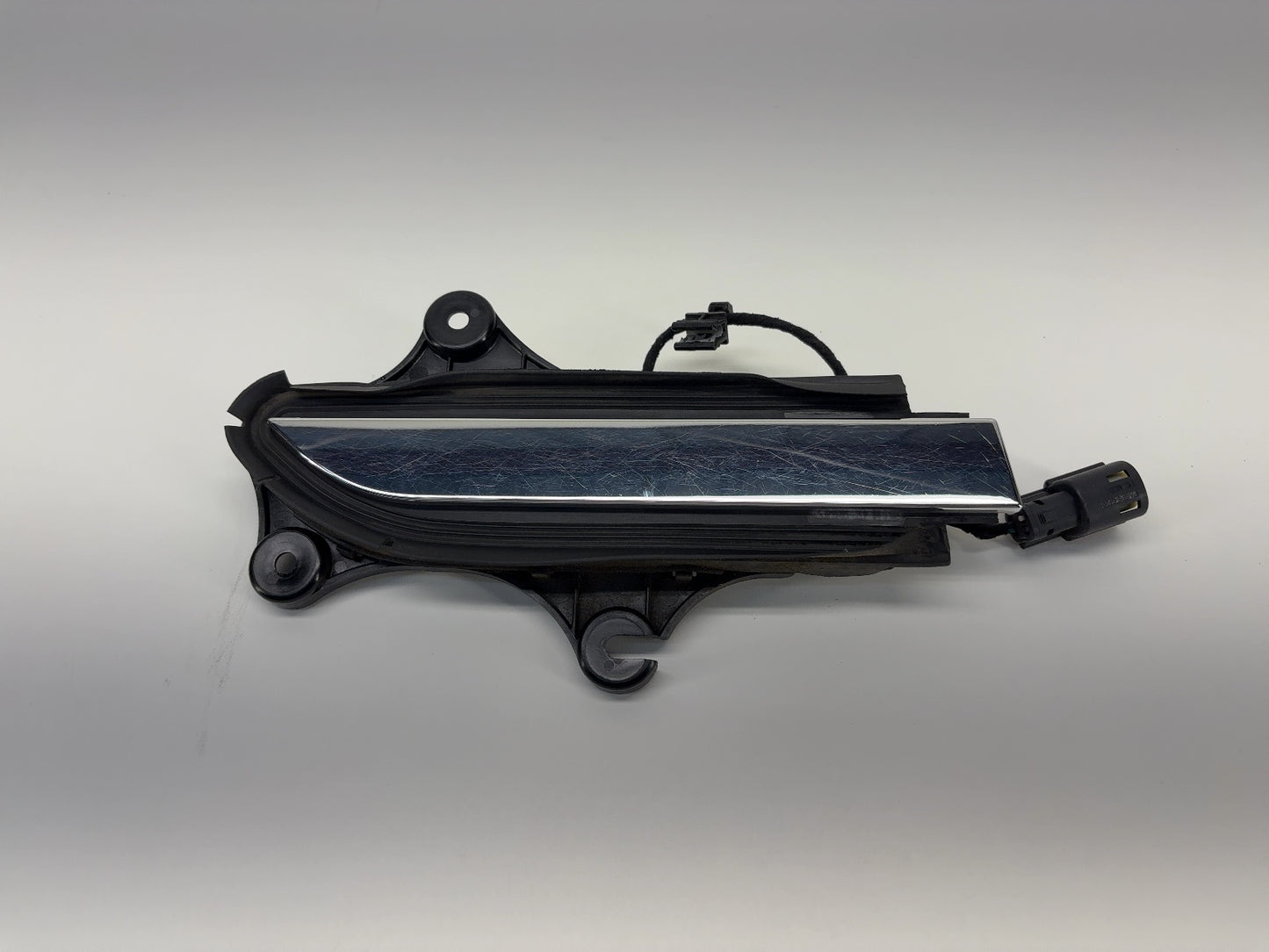 2018 Tesla Model X Front Right Door Handle 1035419-00-E