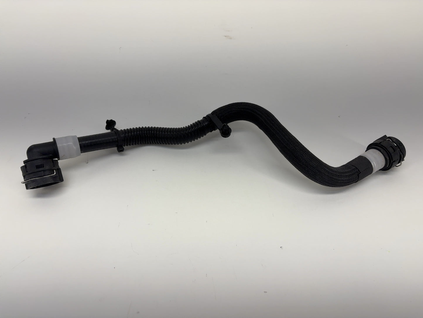 2024-2025 Tesla Model 3 Right Radiator Hose Outlet 1501325-00-E