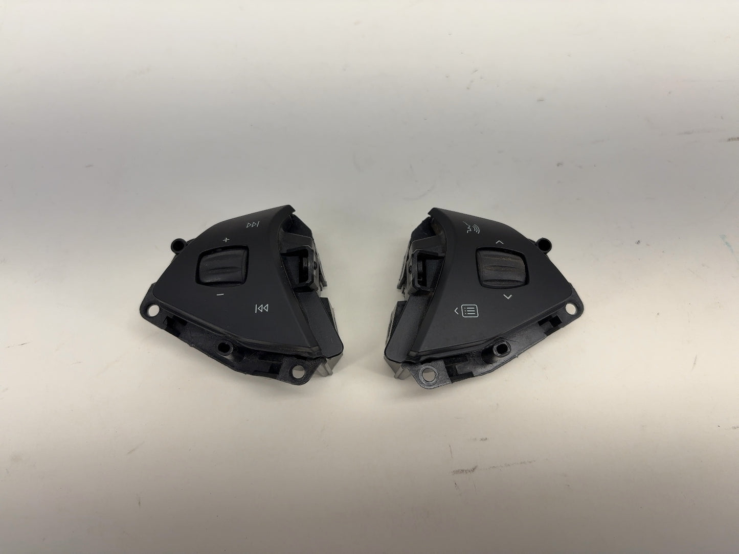 2017 Tesla Model X Steering Wheel Buttons 1013242-00-F