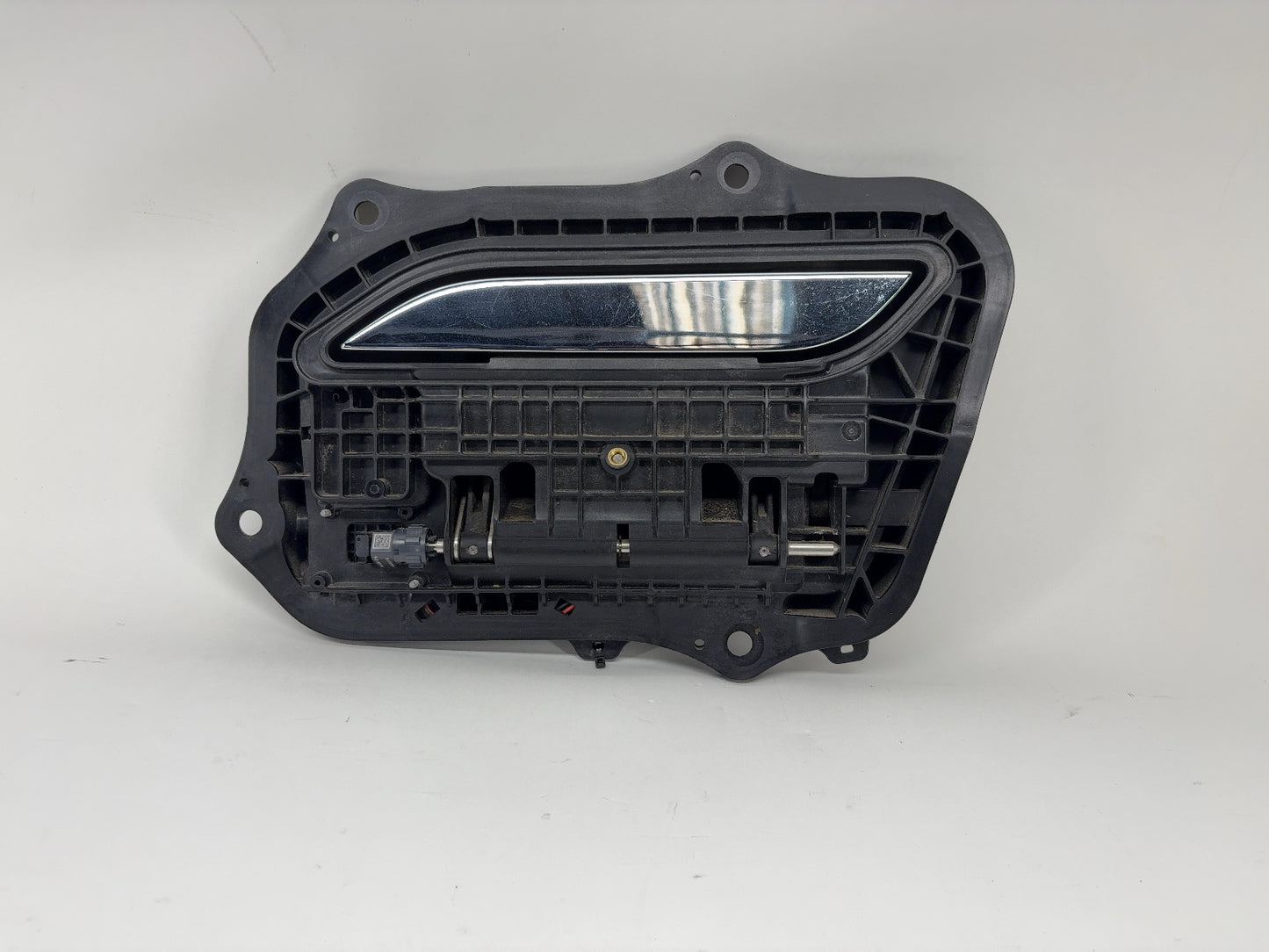 2016 Tesla Model S Front Left Door Handle 1135718-S0-A