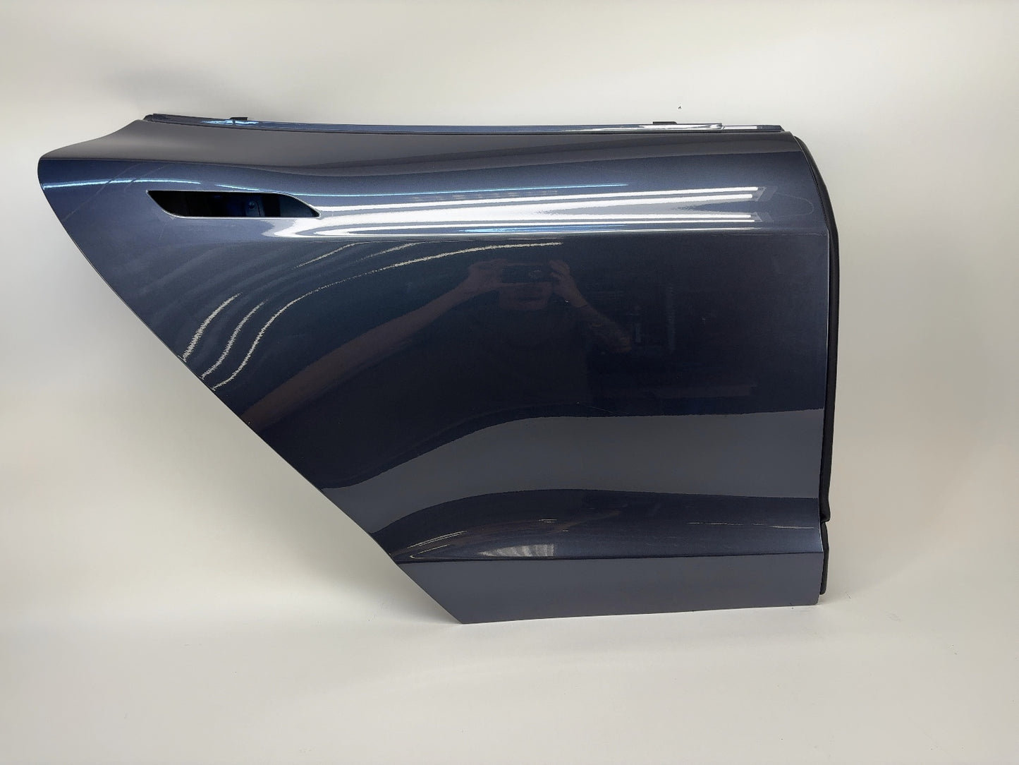 2015 Tesla Model S Rear Right Door Shell 6006566-E0-F