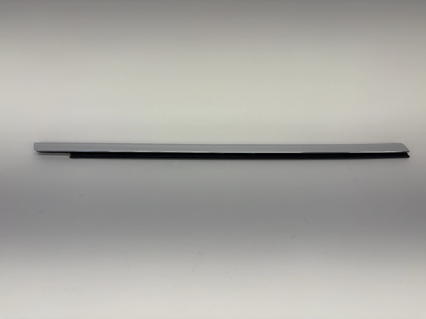 2015 Tesla Model S Front Right Exterior Door Belt Molding 1038394-00-A