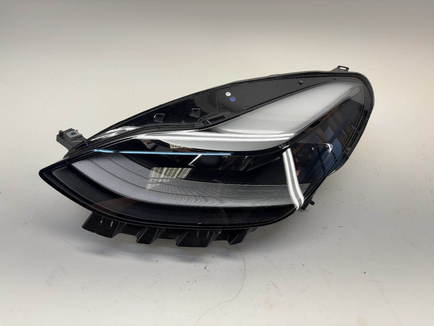2024 Tesla Model Y Global Headlamp Left 1514952-00-E