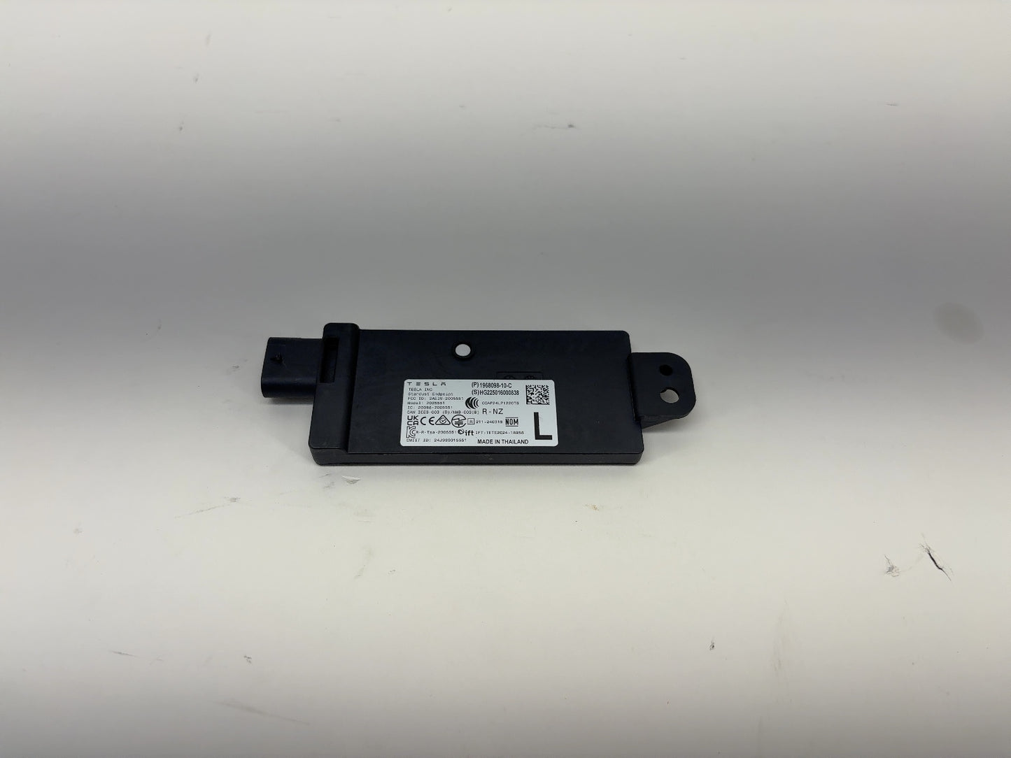 2026 Tesla Model Y Juniper Bluetooth Low Energy Endpoint Rear Left 1968098-10-C