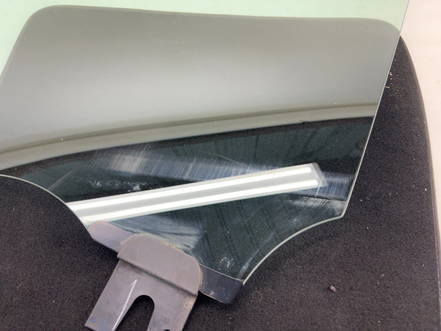 2018 Tesla Model X Front Left Door Glass 1028822-00-J