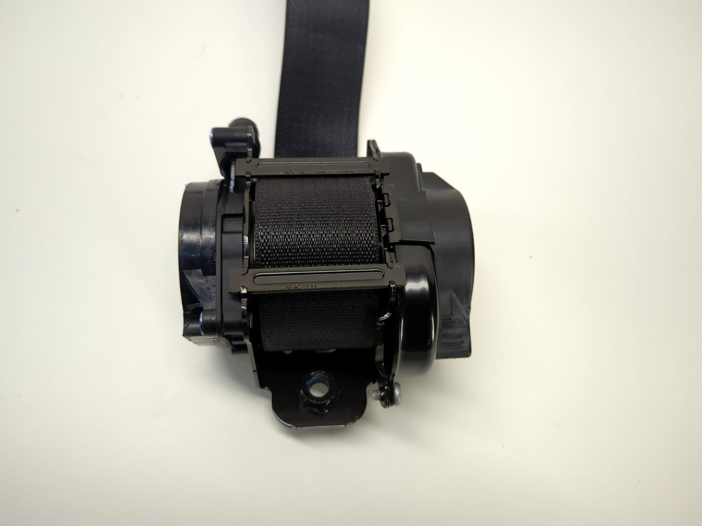 2021-2022 Tesla Model Y Front Left Seat Belt w Prentensioner 1493782-01-C