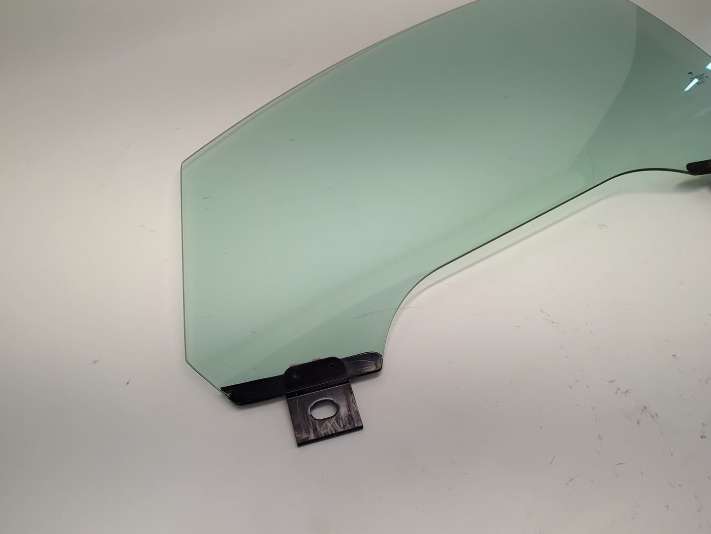 2018 Tesla Model X Front Left Door Glass 1028822-00-J