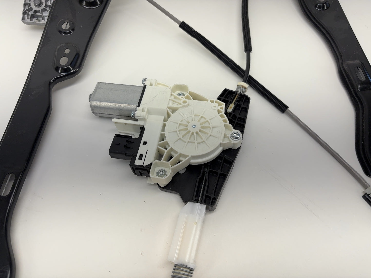 2024-2025 Tesla Model Y Front Right Door Window Regulator 1526801-00-G