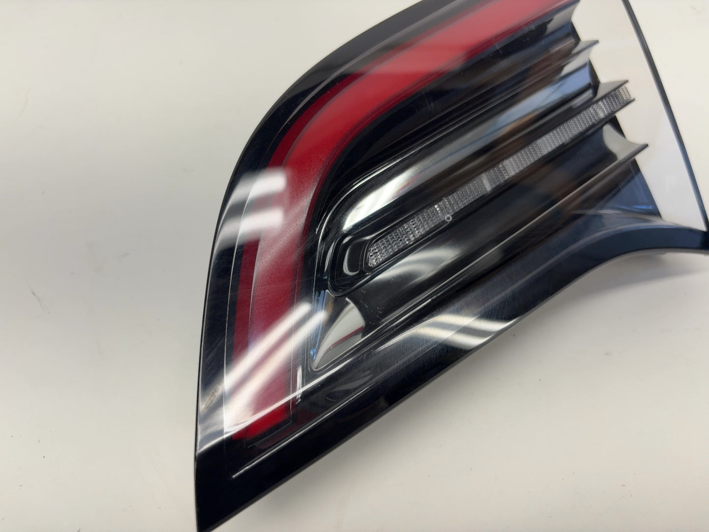 2023 Tesla Model Y Right Tail Lamp Trunk Mounted Global 1502089-00-B