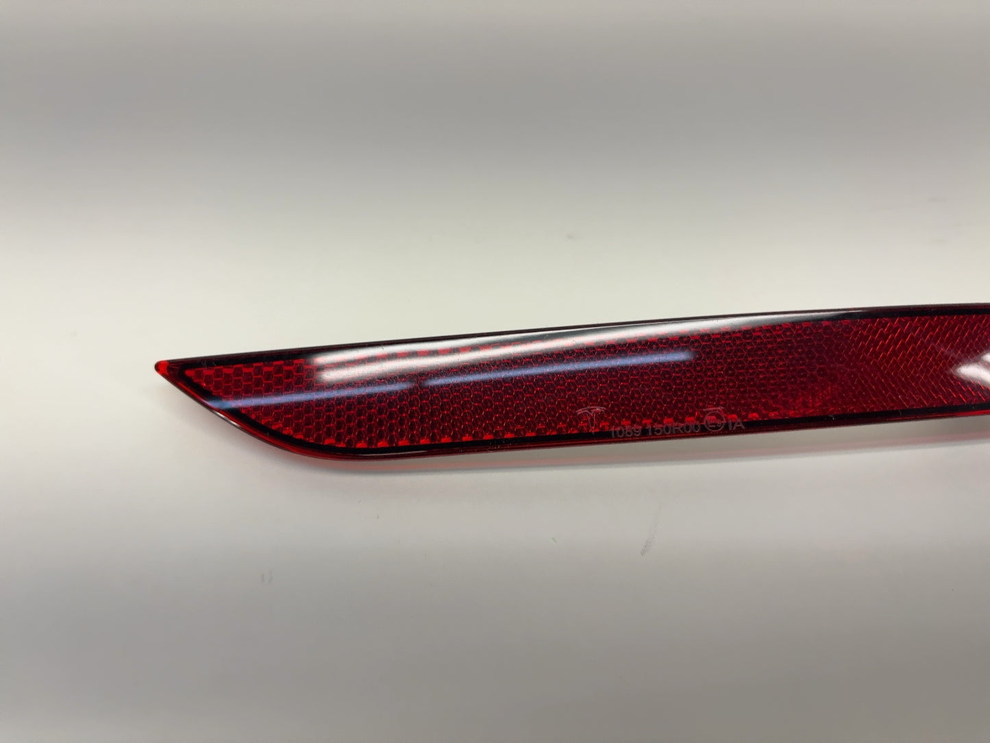 2025 Tesla Model Y Rear Bumper Reflector Right 1800035-00-A
