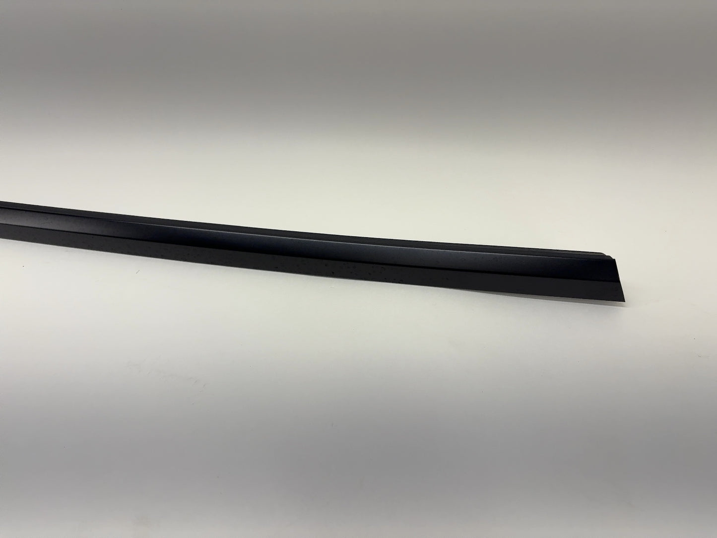 2024-2025 Tesla Model 3 Highland Front Right Door Belt Molding 1873462-21-A