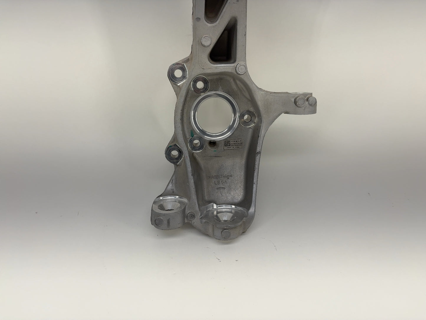 2025 Tesla Model Y Front Left Knuckle 1188311-00-F