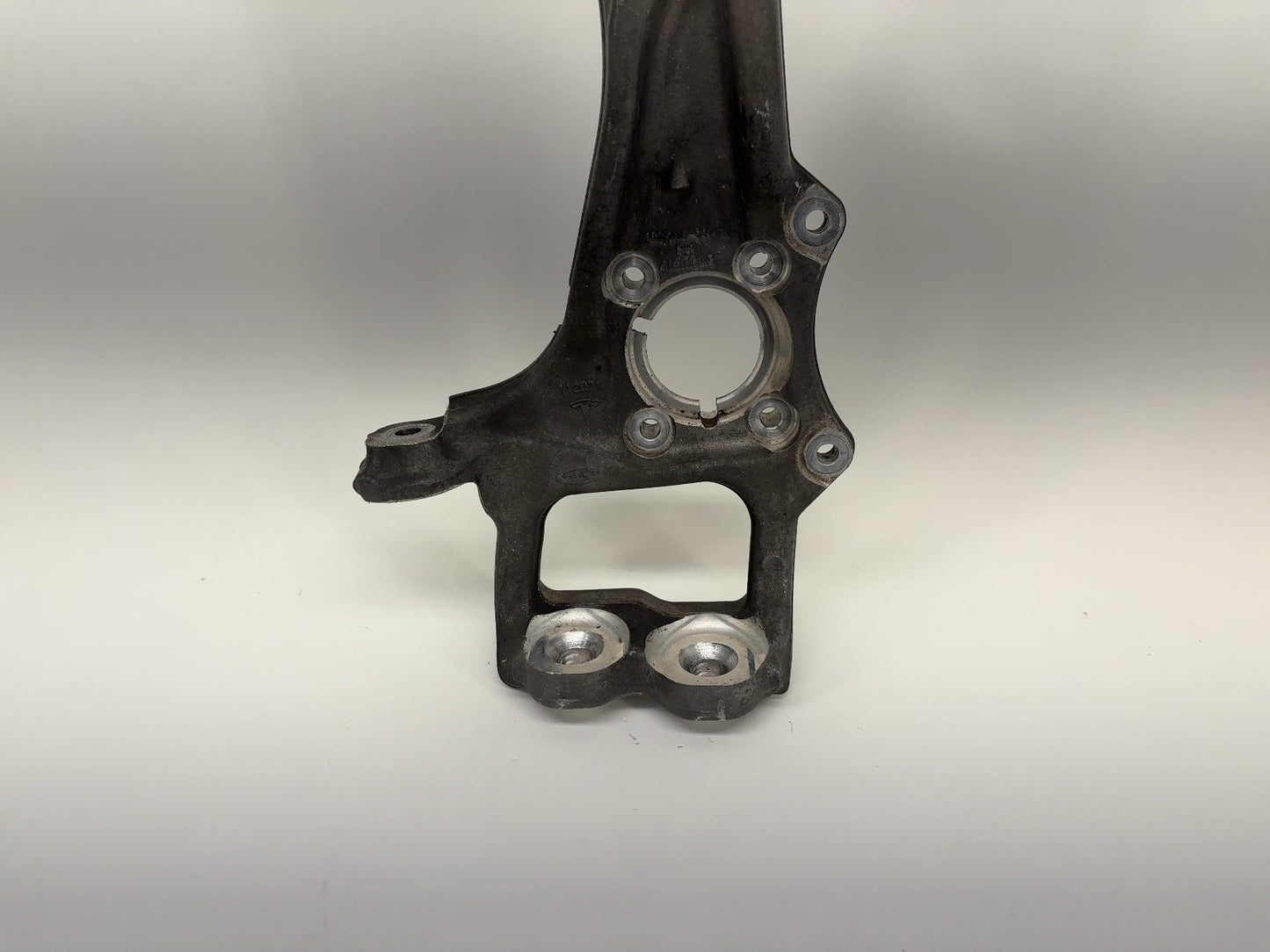 2018 Tesla Model X Front Right Knuckle 1027316-00-F