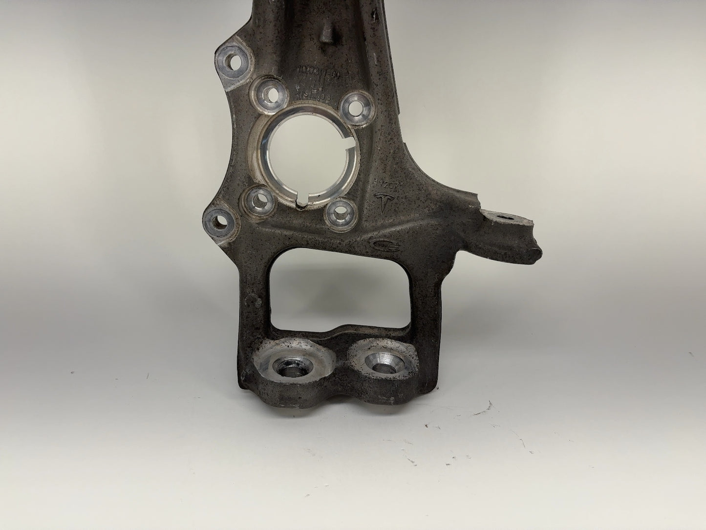 2018 Tesla Model X Front Left Knuckle 1027311-00-F