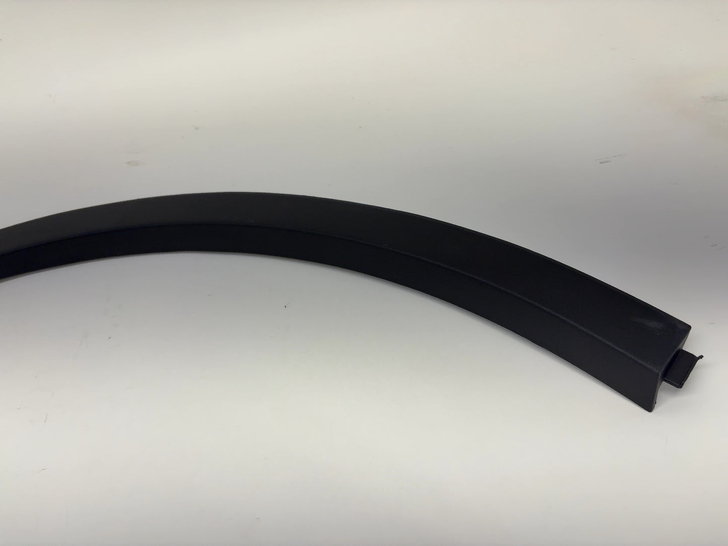 2025 Tesla Model Y Front Fender Garnish Left 1494185-98-C