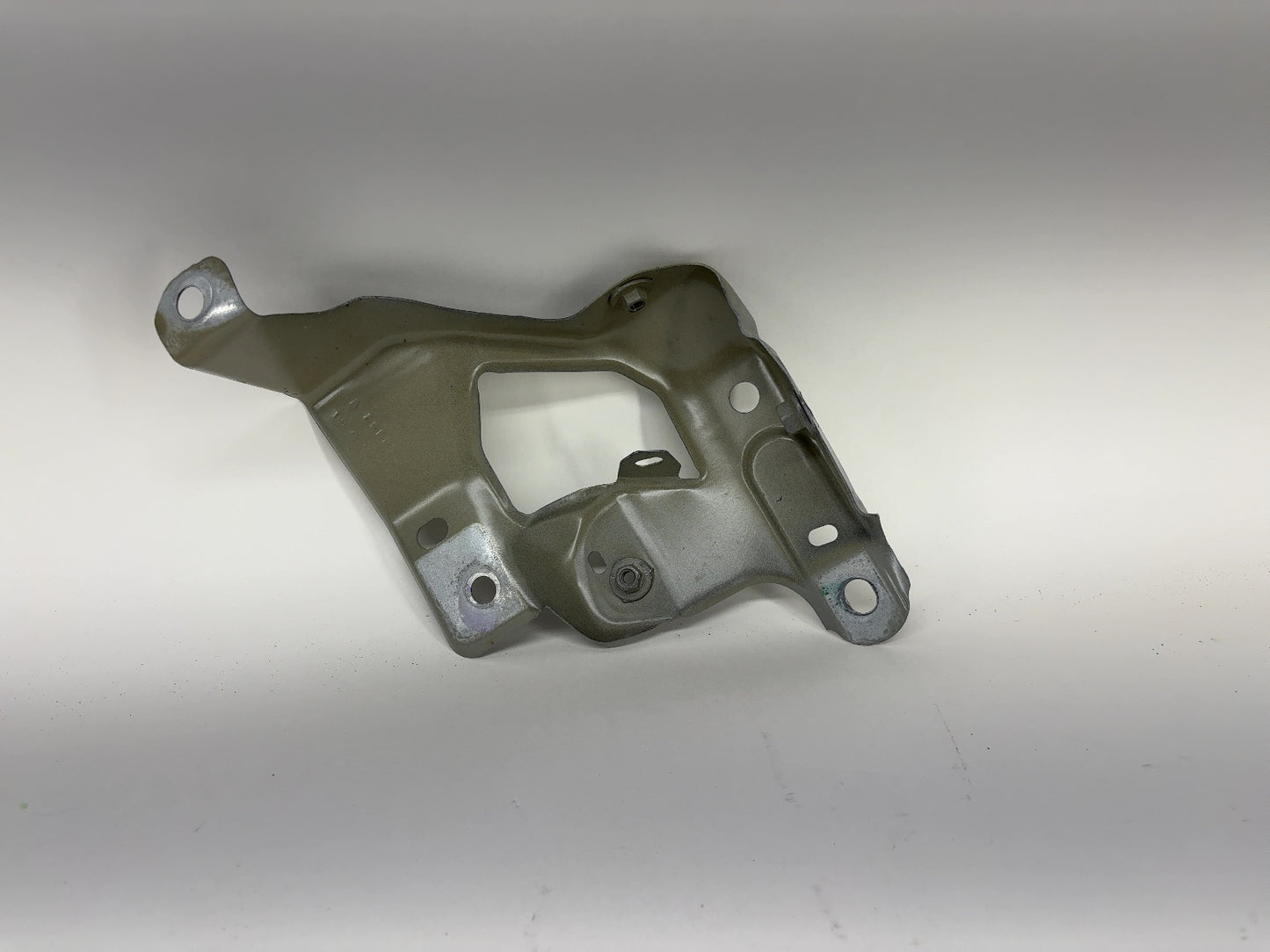 2025 Tesla Model 3 Highland Front Left Fender Support Bracket 1771937-00-D