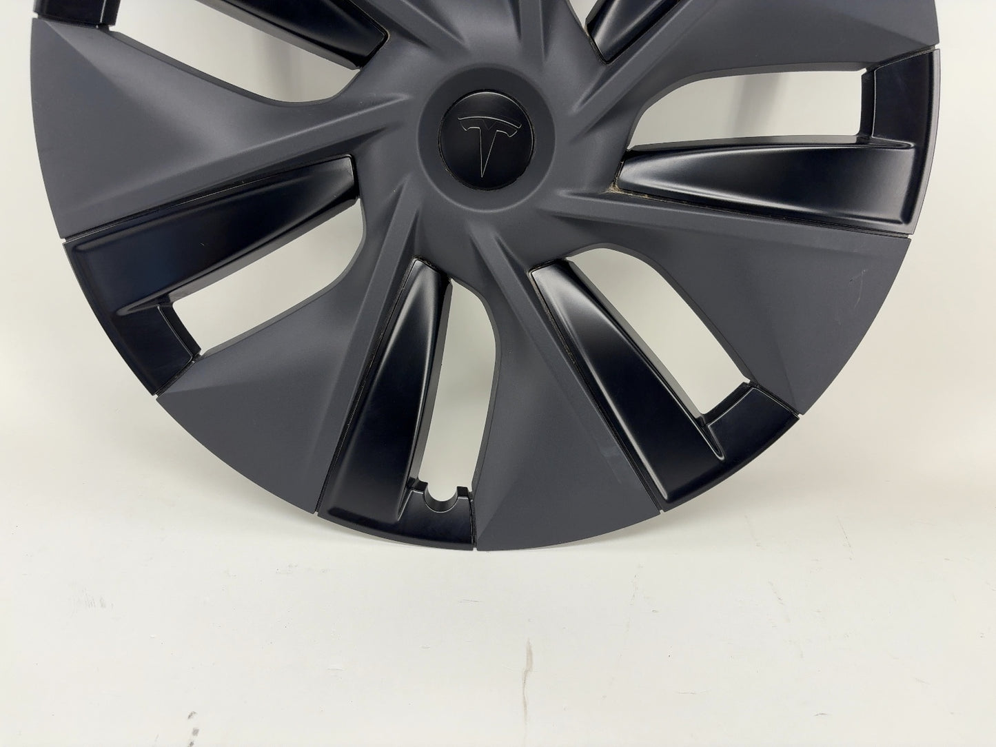 2024 Tesla Model Y Wheel Cover 19 Inch Gemini Black 1044235-01-F