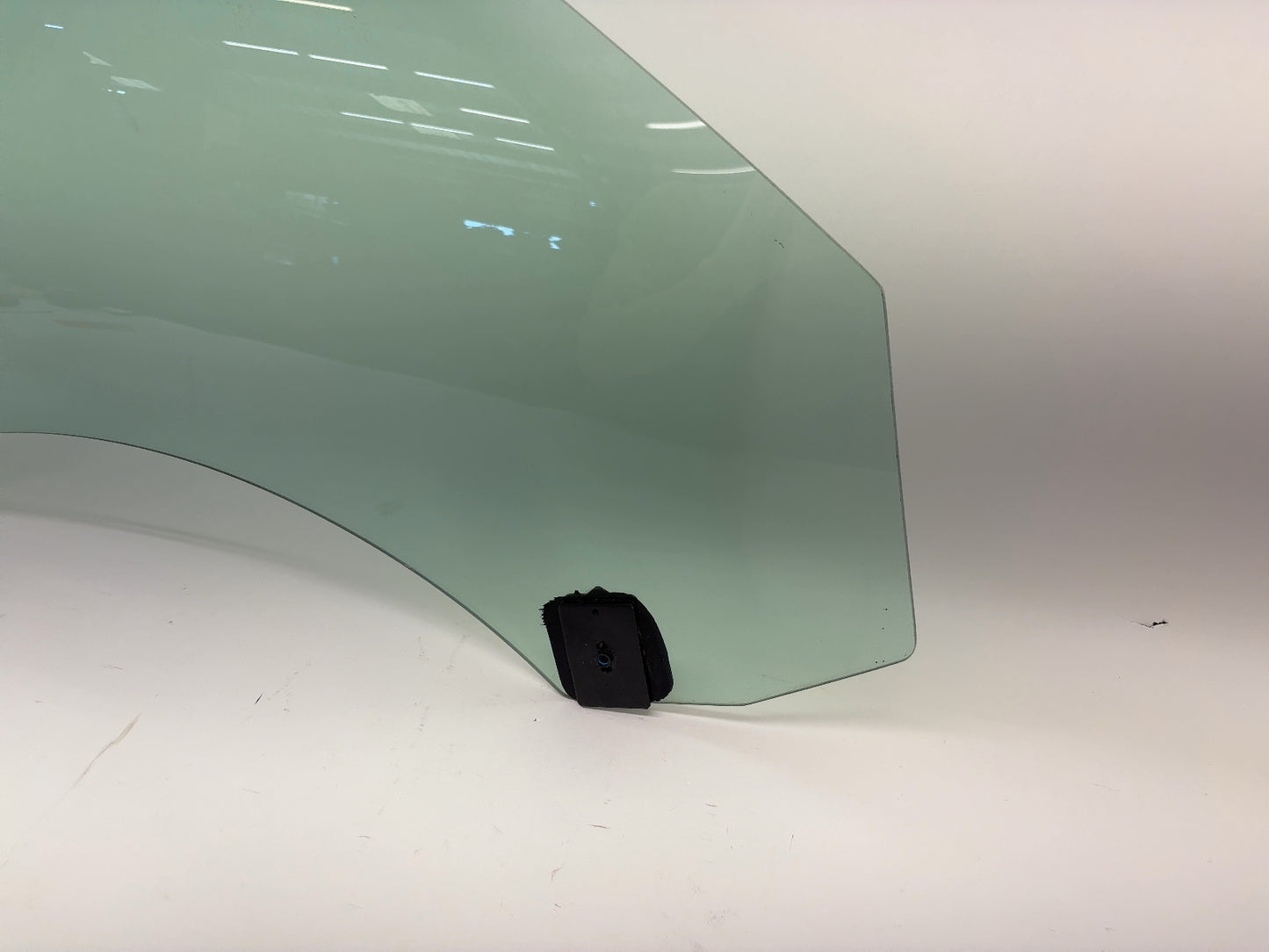 2021-2023 Tesla Model 3 Front Right Door Glass Laminated 1568569-00-C