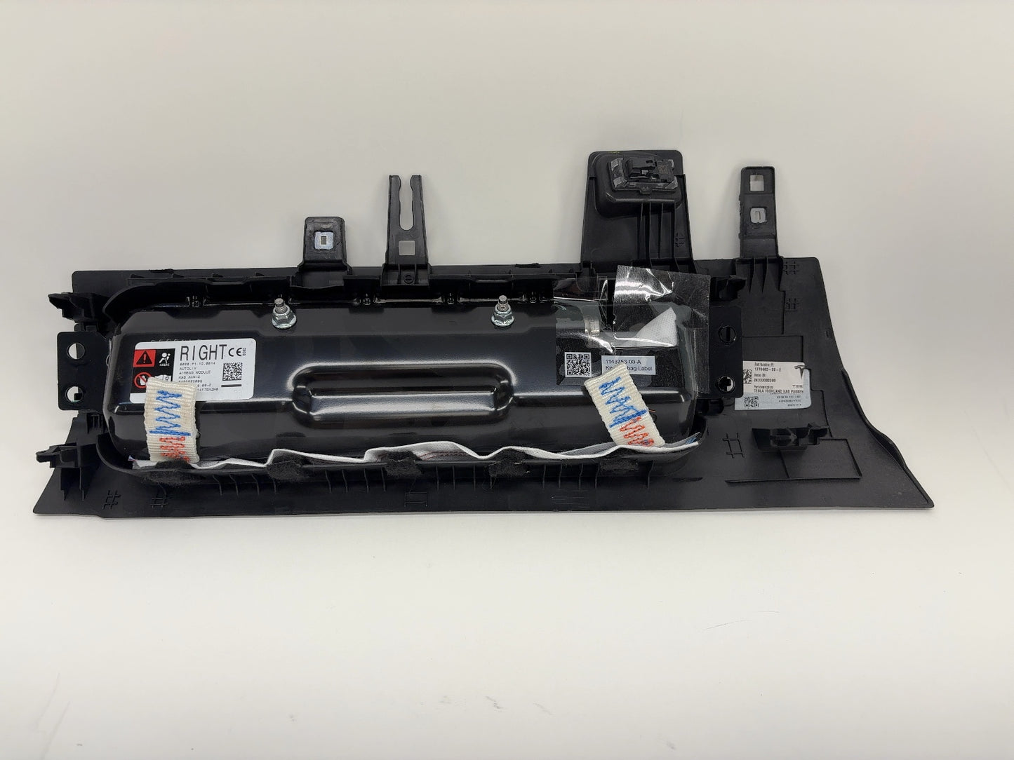 2025 Tesla Model 3 Highland Front Right Passenger Knee Airbag 1774463-00-E