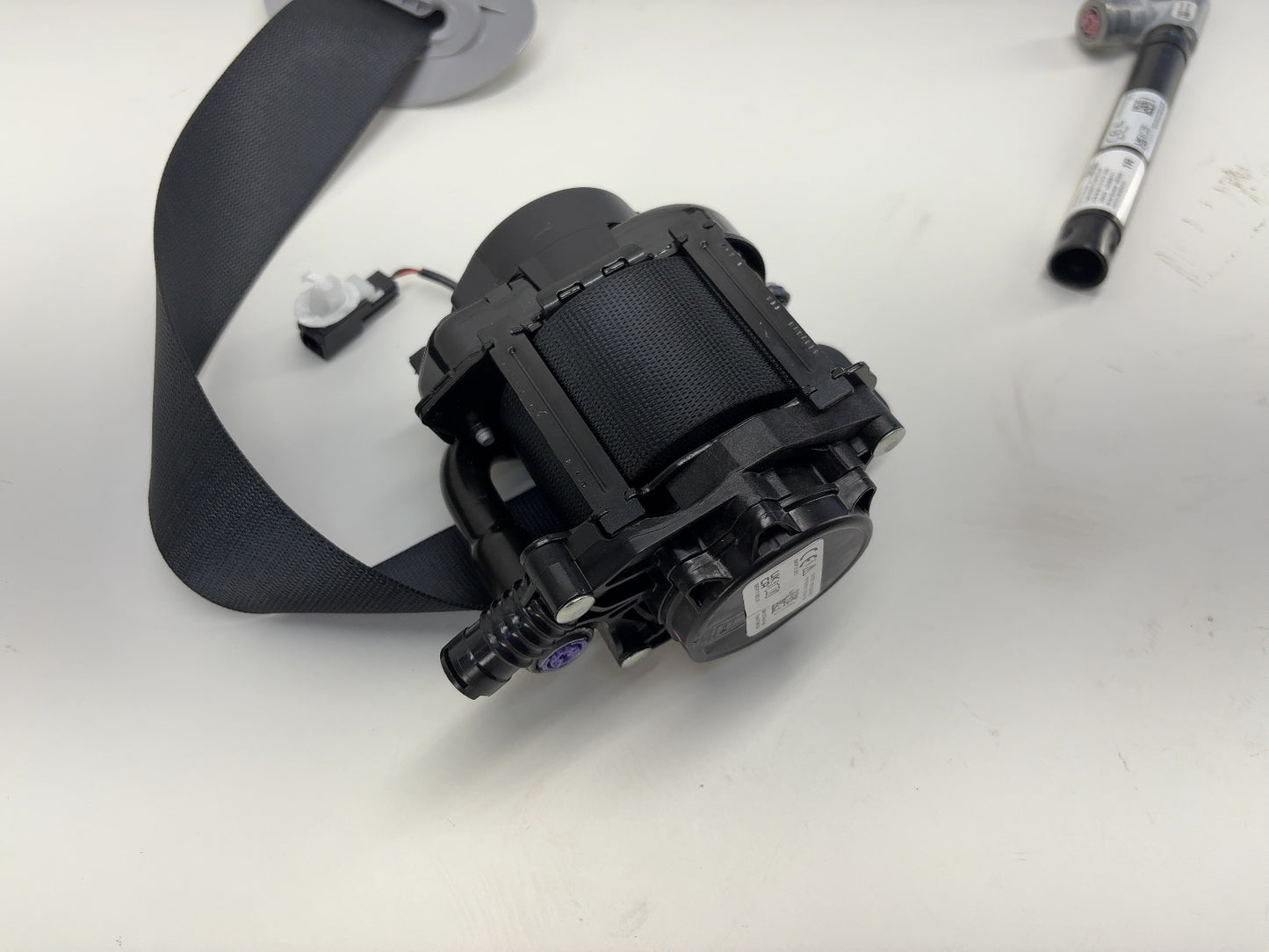 2025 Tesla Model 3 Highland First Row Seat Belt Retractor With Pretensioner 1856706-N1-E
