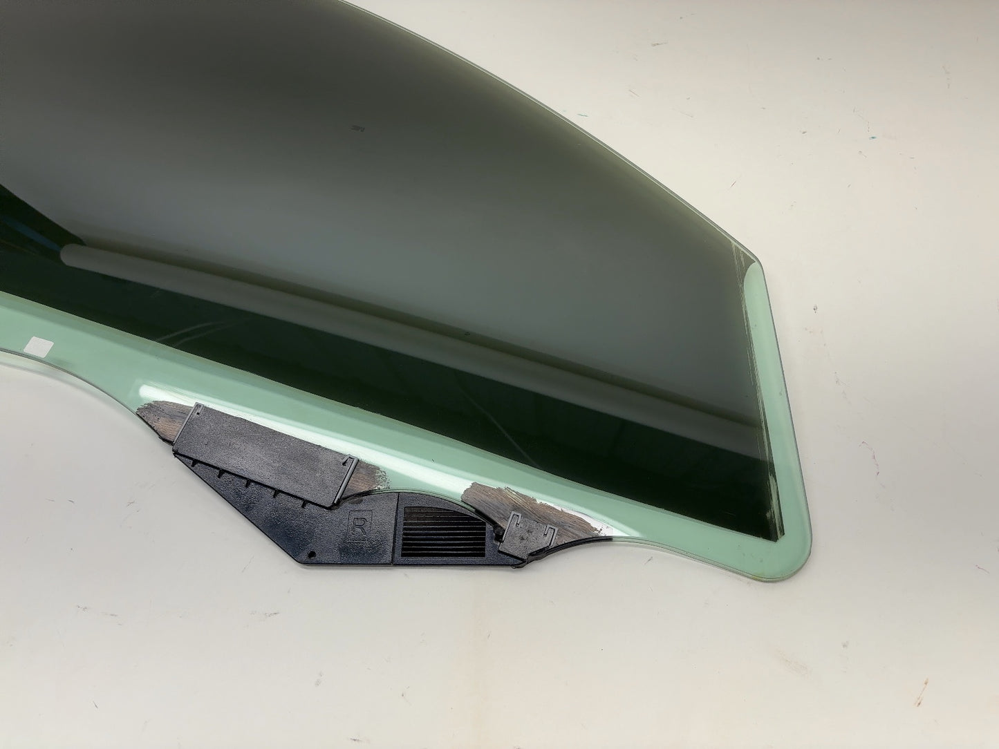 2022-2023 Tesla Model Y Front Right Door Glass Laminated 1582617-00-B
