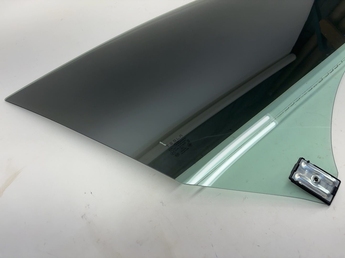 2024-2025 Tesla Model 3 Highland Front Right Door Glass Laminated 1773076-00-D