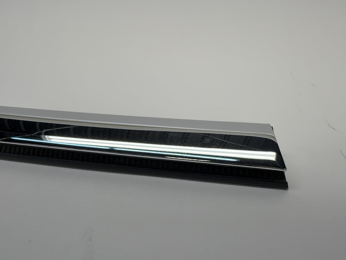 2015 Tesla Model S Front Right Exterior Door Belt Molding 1038394-00-A