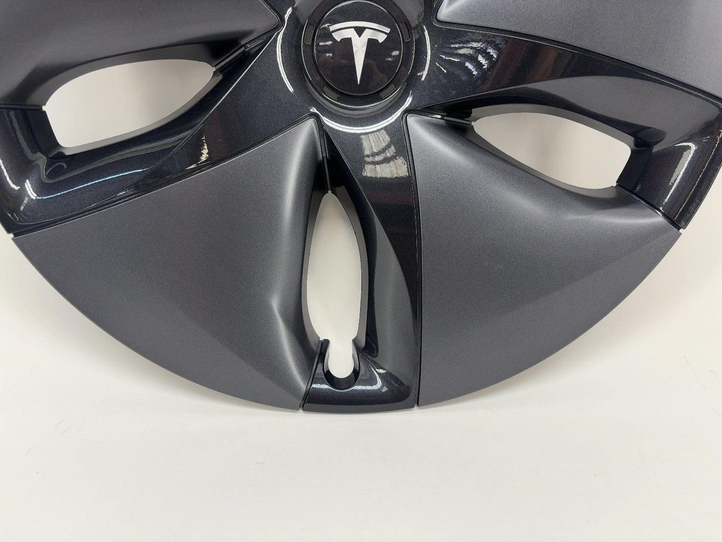 2018 Tesla Model 3 Wheel Cover 18 Inch Aero 1044231-99-B