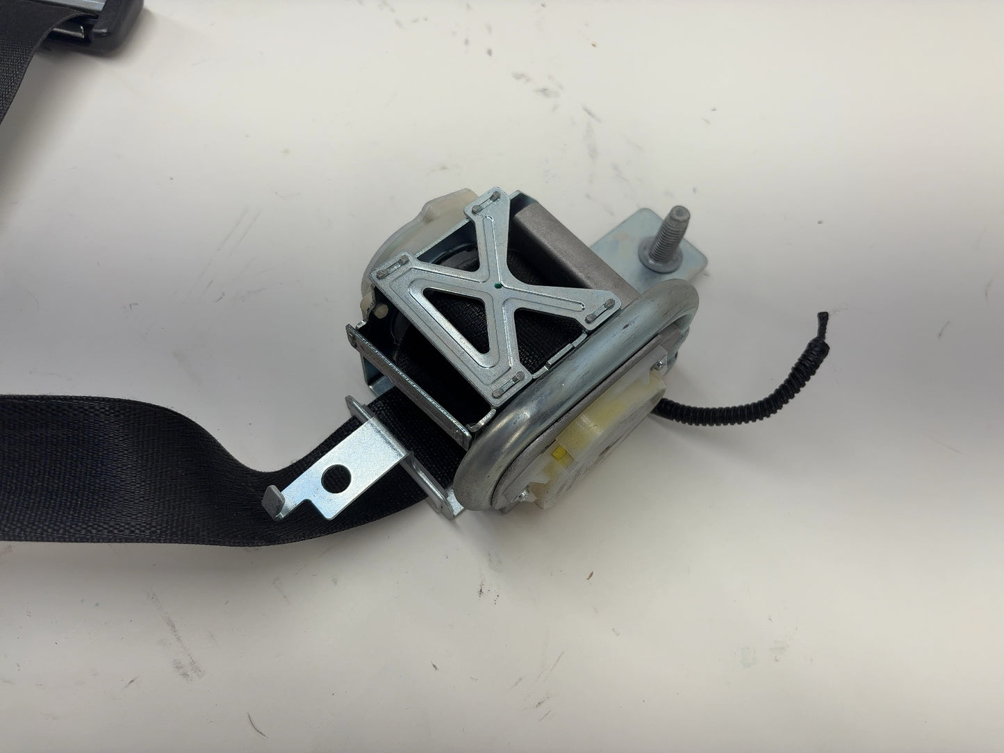 2015 Tesla Model S Front Right Seatbelt With Pretensioner 1048259-02-A
