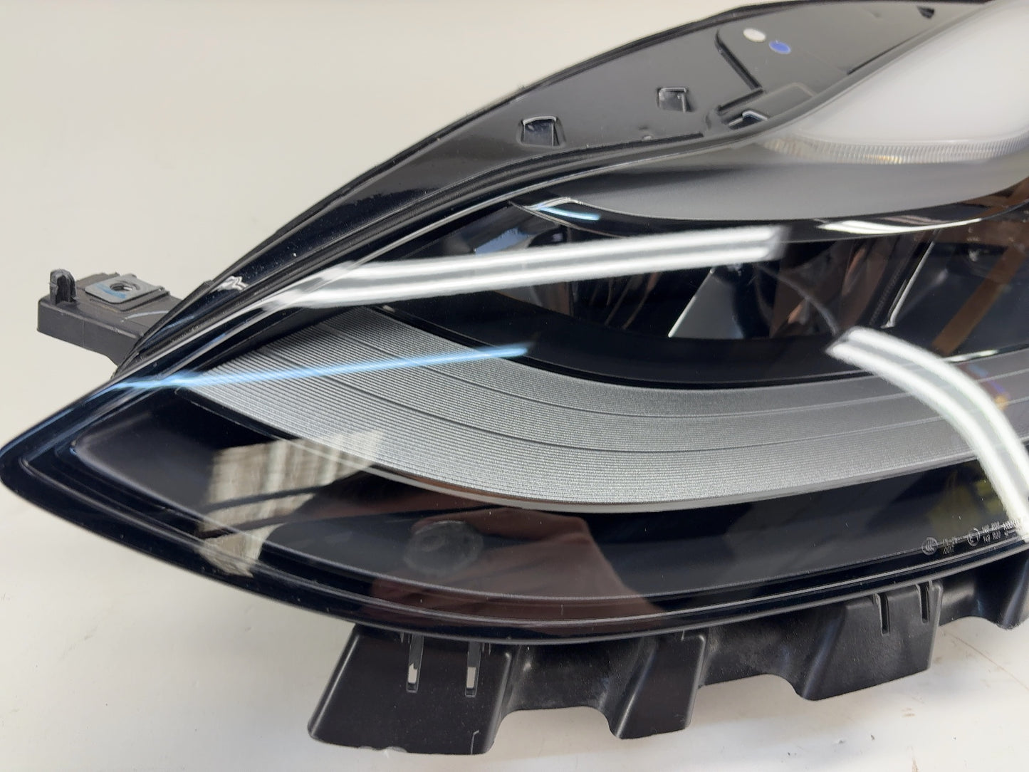 2024 Tesla Model Y Global Headlamp Left 1514952-00-E