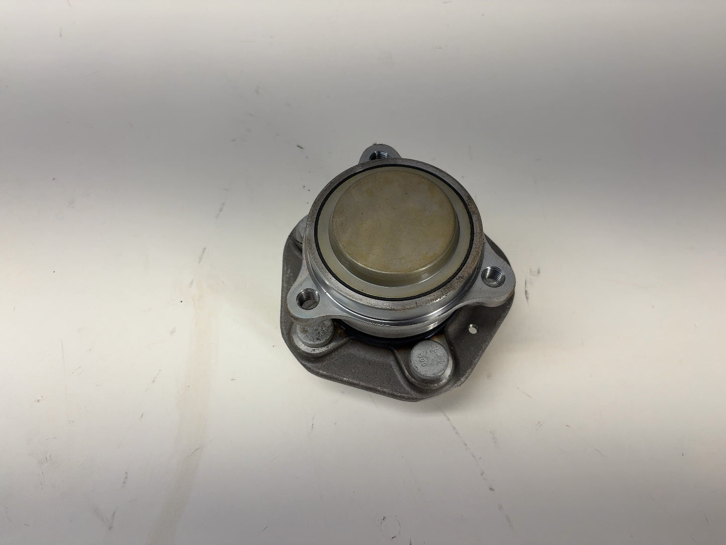 2025 Tesla Model 3 Highland Front Non Driven Hub 1044122-00-E