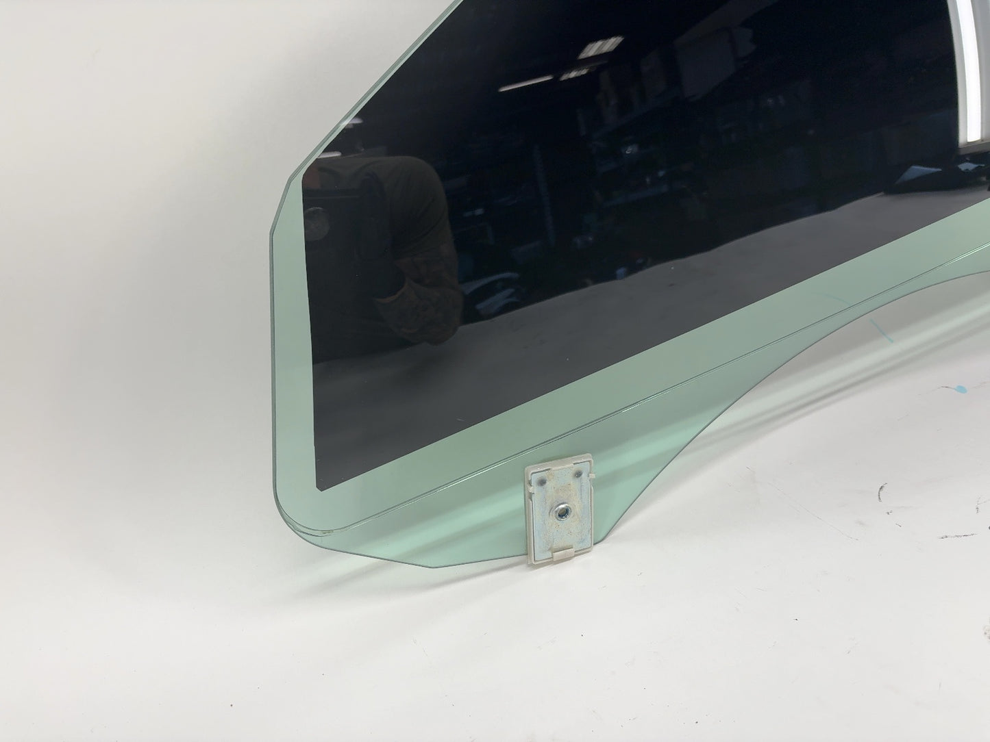 2024-2025 Tesla Model 3 Highland Front Left Door Glass Laminated 1768719-00-D