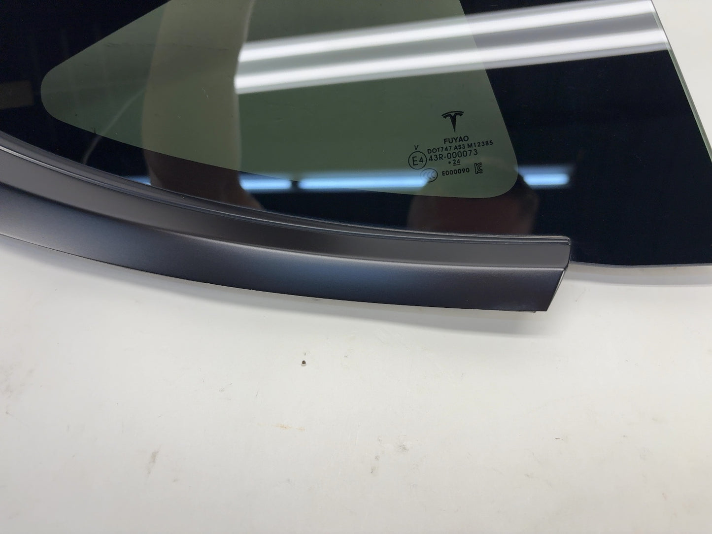 2025 Tesla Model Y Right Quarter Glass 1495741-00-J