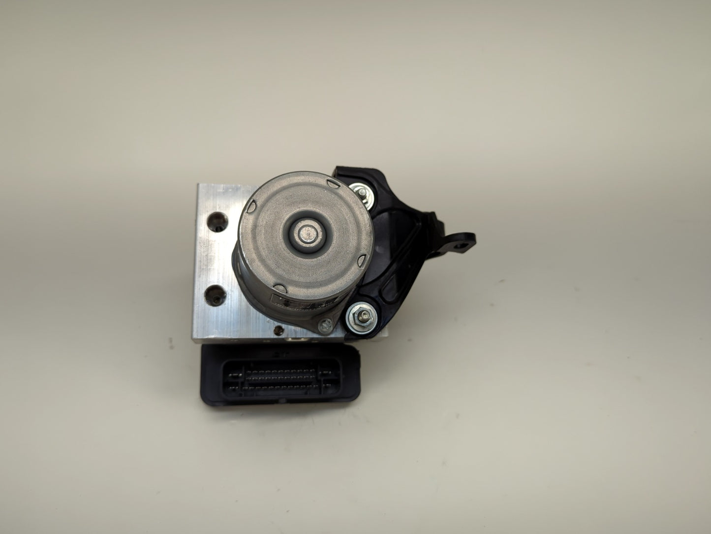 2024 Tesla Model Y Abs Pump 1044745-00-B