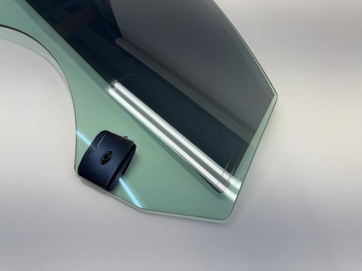2021 Tesla Model 3 Front Right Door Glass Laminated 1568569-00-B