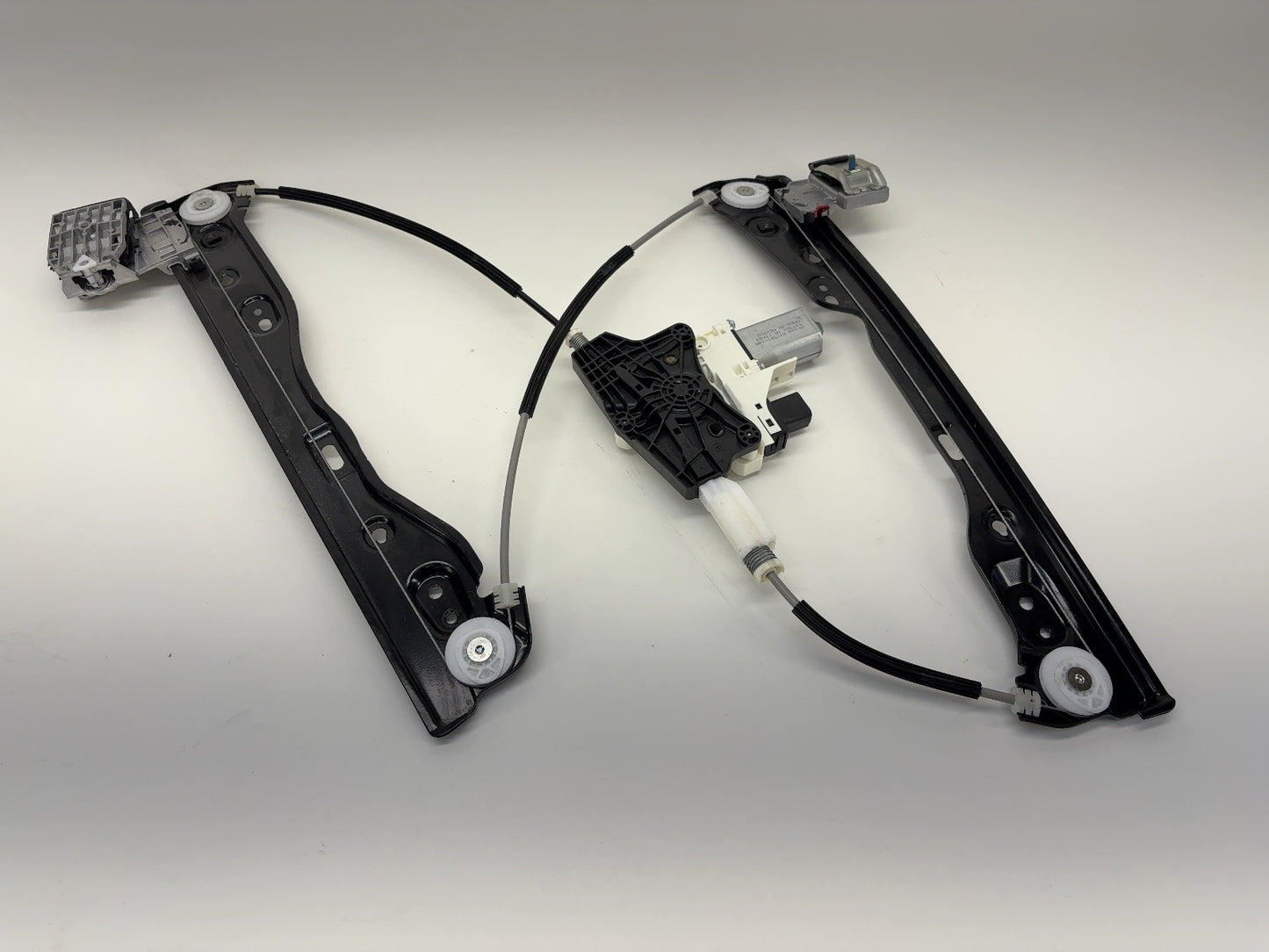 2024-2025 Tesla Model Y Front Right Door Window Regulator 1526801-00-G