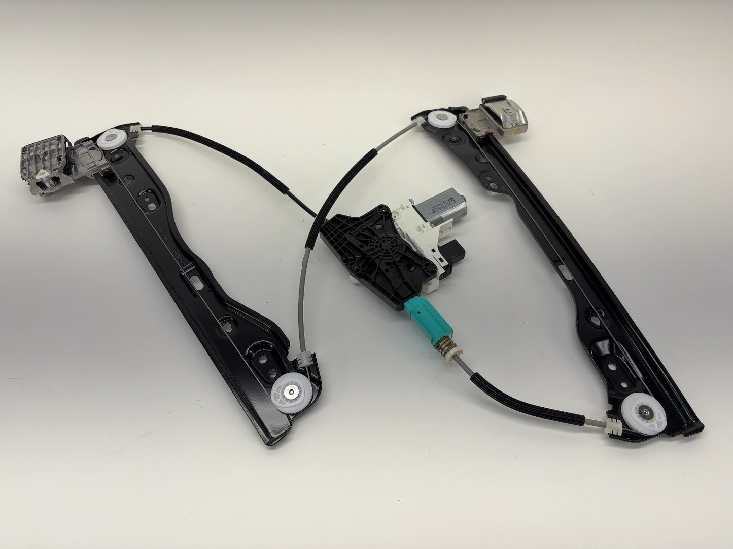 2022-2023 Tesla Model Y Front Right Door Window Regulator 1526801-00-F