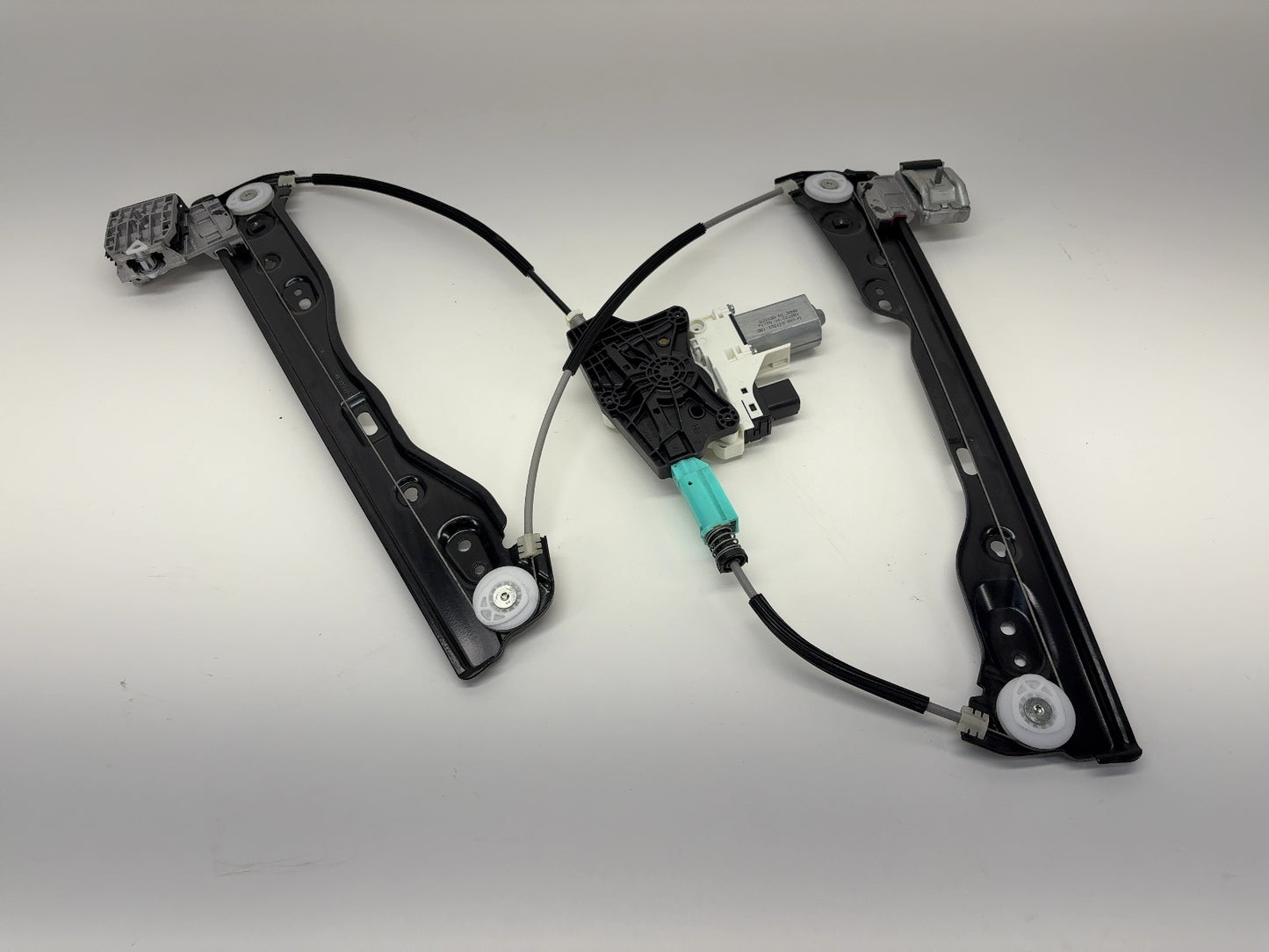 2021 Tesla Model Y Front Right Door Window Regulator 1526801-00-B