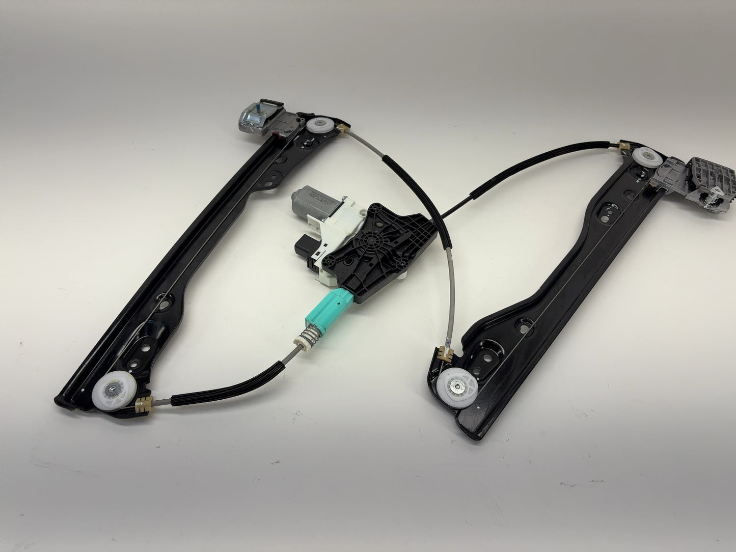 2021 Tesla Model Y Front Left Door Window Regulator 1526800-00-B