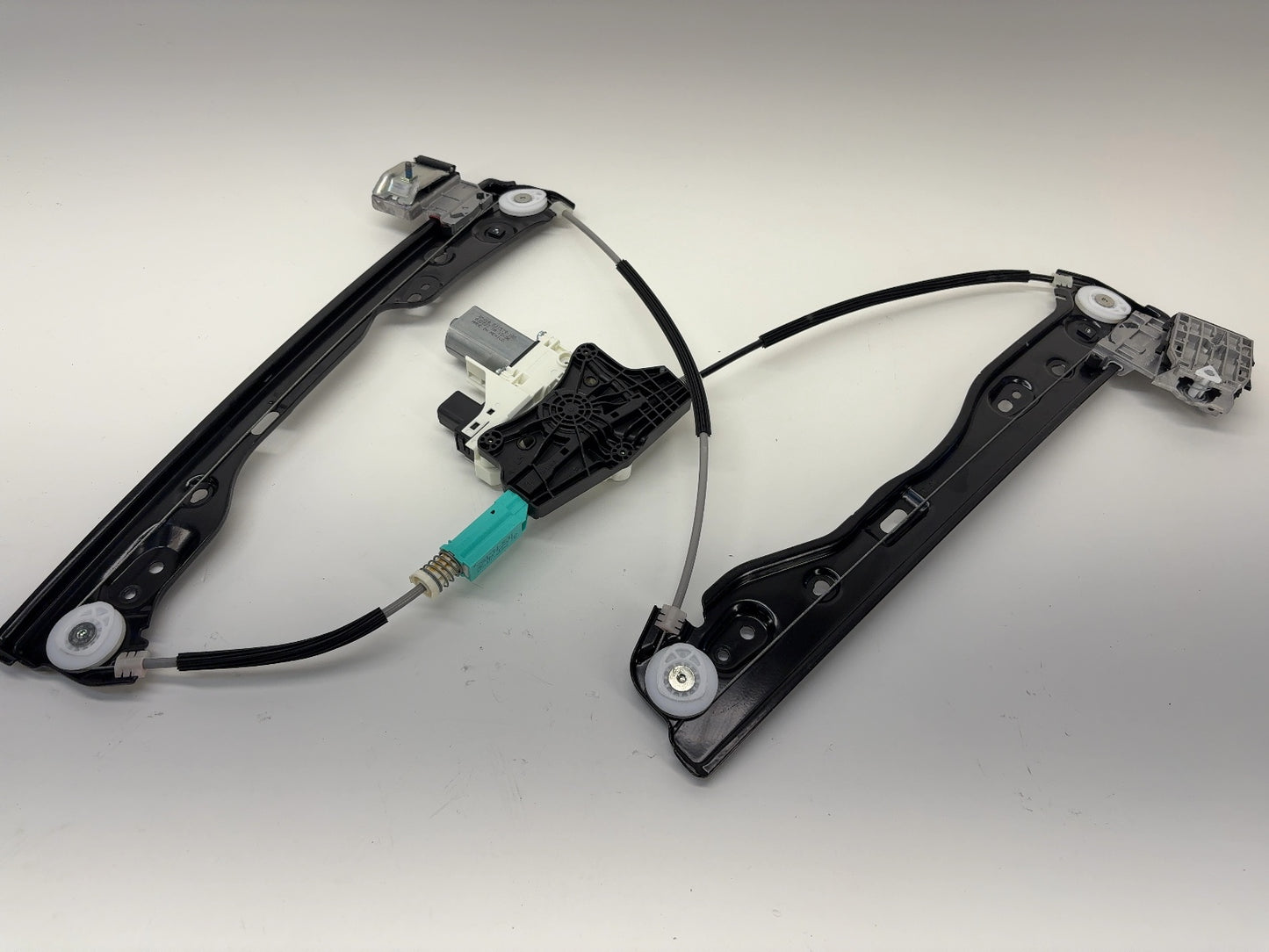 2023 Tesla Model Y Front Left Door Window Regulator 1526800-00-F