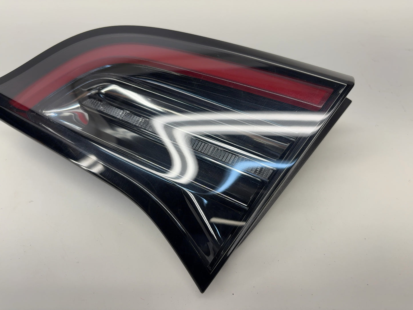 2023 Tesla Model Y Right Tail Lamp Trunk Mounted Global 1502089-00-B